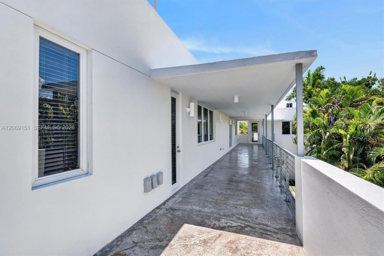 745 SW 22nd Rd, Miami, FL 33129 Photo