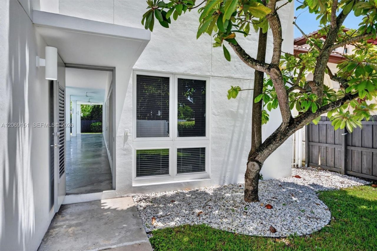 745 SW 22nd Rd, Miami, FL 33129 Photo