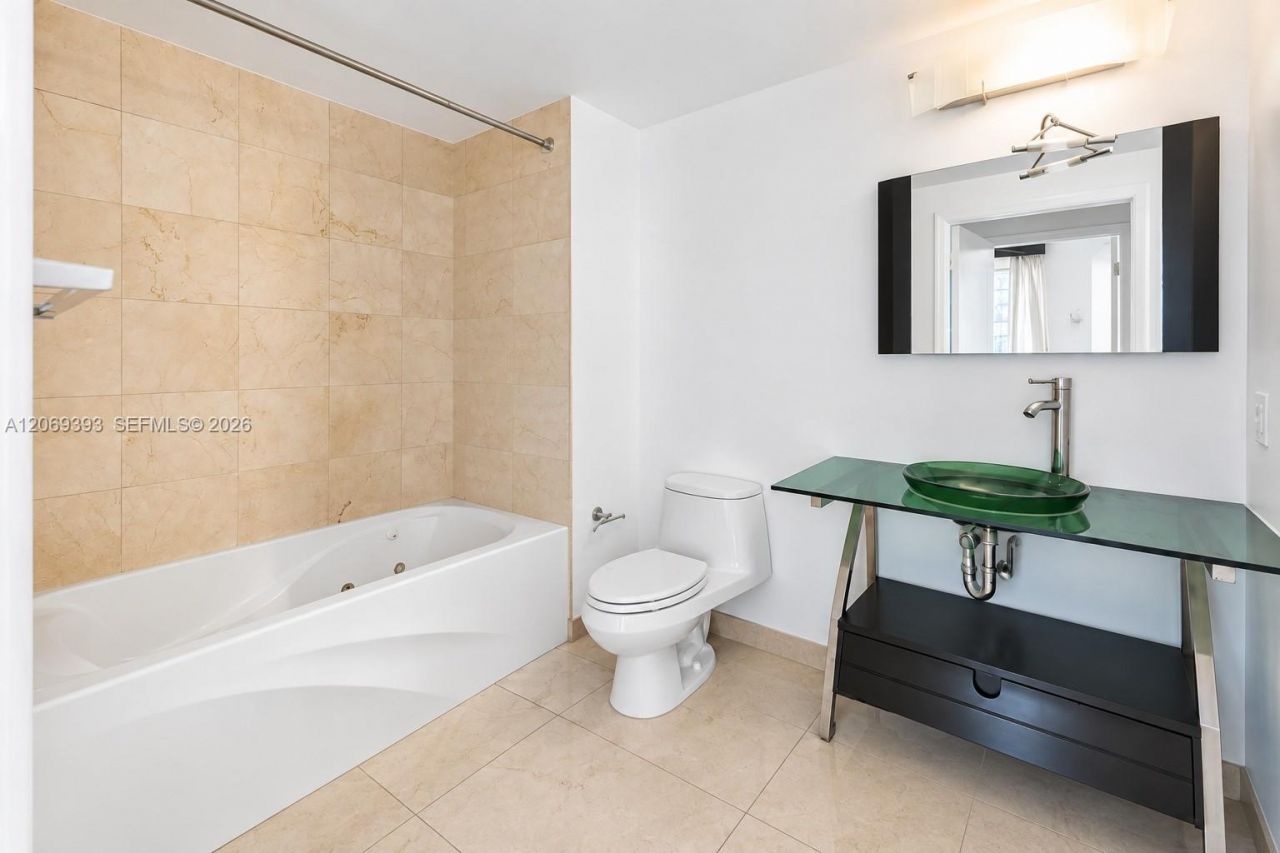 6365 Collins Ave, Unit 2805, Miami Beach, FL 33141 Photo