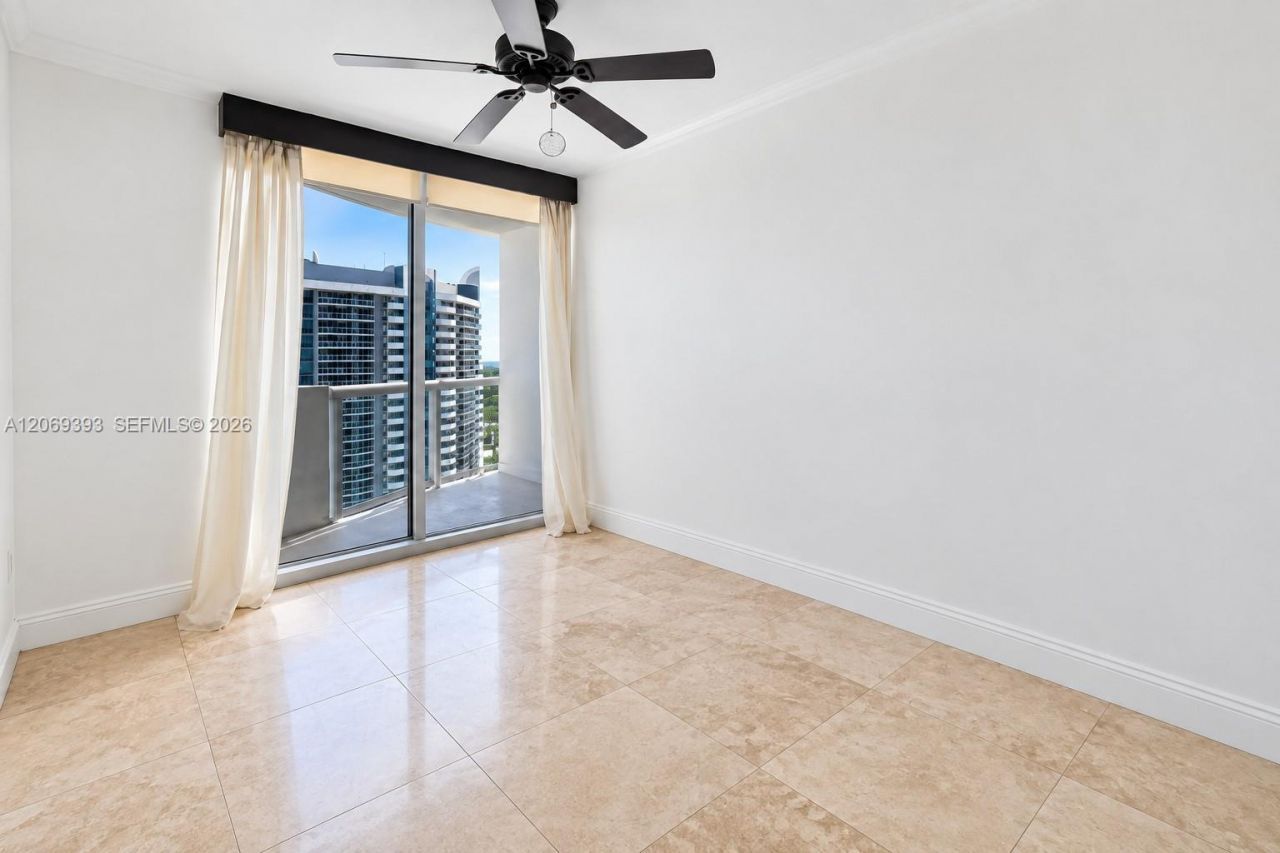 6365 Collins Ave, Unit 2805, Miami Beach, FL 33141 Photo