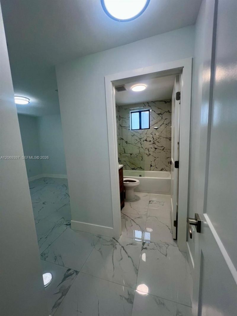 1860 NW 19th St, Unit 203, Miami, FL 33125 Photo
