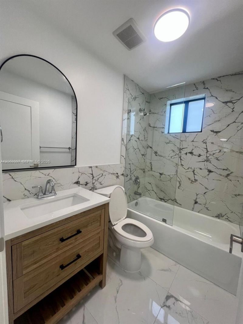 1860 NW 19th St, Unit 203, Miami, FL 33125 Photo
