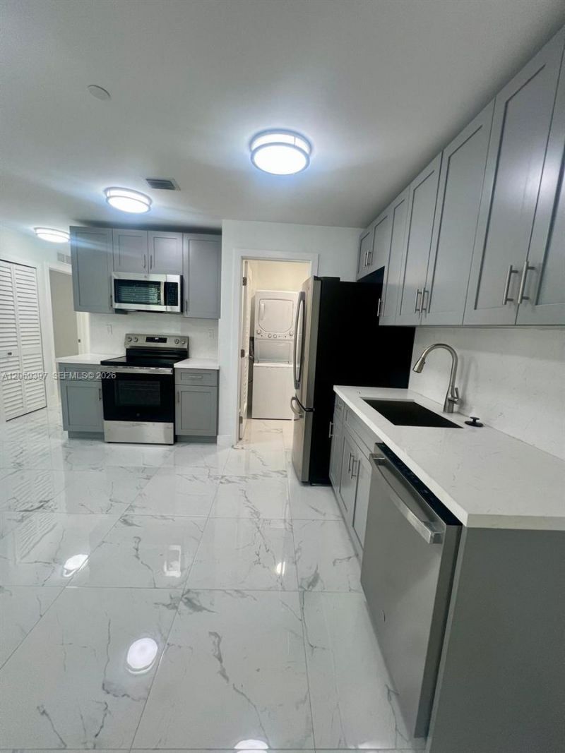 1860 NW 19th St, Unit 203, Miami, FL 33125 Photo