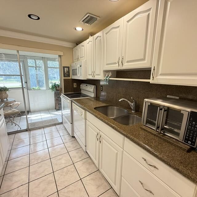 6 Abbey Lane, Unit 104, Delray Beach, FL 33446 Photo