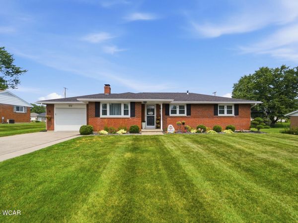 810 Barbara Lane, Wapakoneta, OH 45895
