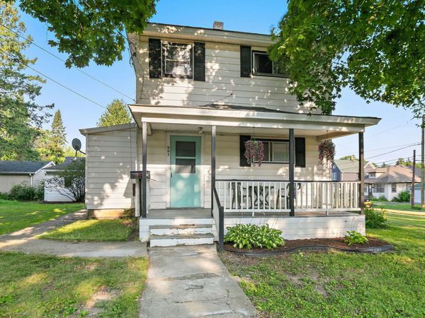 731 N Madison Street , Woodstock, IL 60098