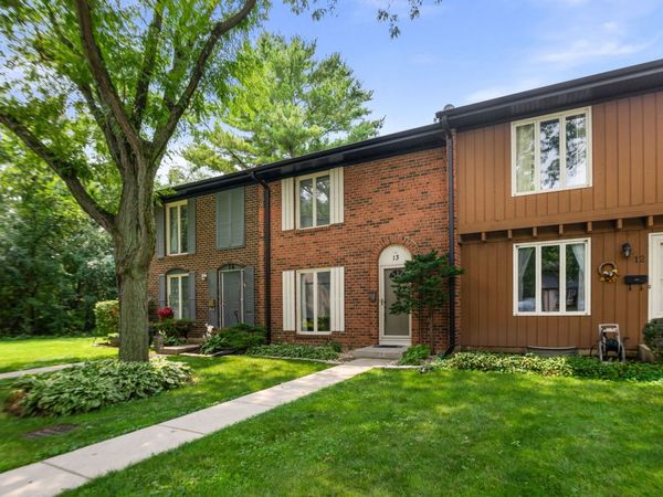 13 Dumbarton Oaks Place , Elgin, IL 60123