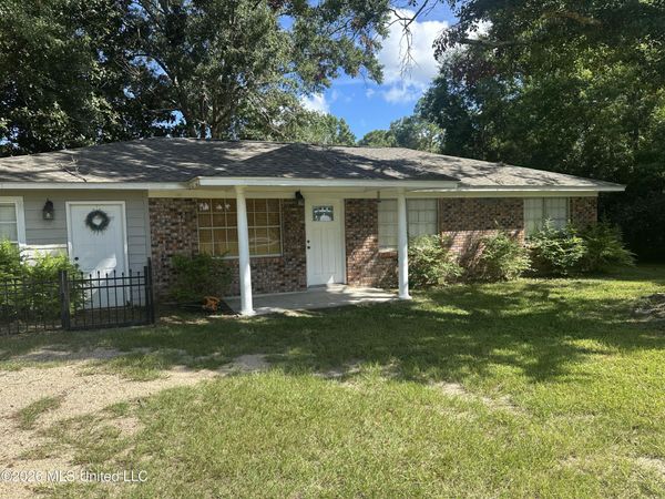 13637 Highway 613 , Moss Point, MS 39562