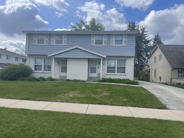 9105 W Howard AVENUE, Greenfield, WI 53228