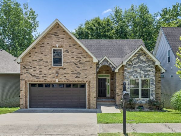 634 Hidden Valley Dr, Clarksville, TN 37040