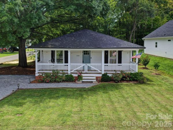 328 Piedmont Avenue , Mount Holly, NC 28120