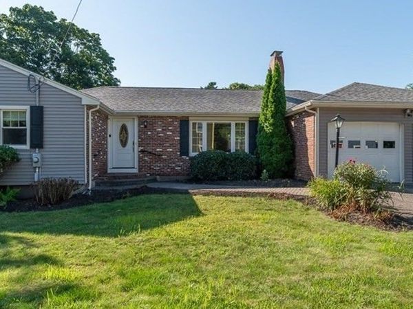 32 Knowlton Street, Hamilton, MA 01982
