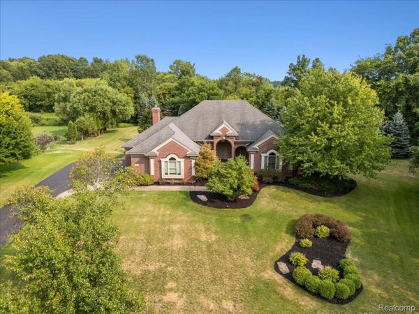 3279 Beach Lake Drive E, Brighton Township, Mi 48380