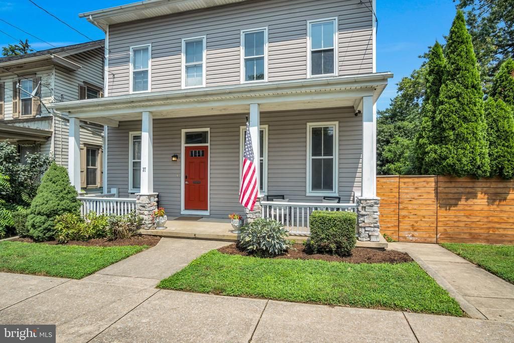 37 W MAIN STREET , MOUNTVILLE, PA 17554