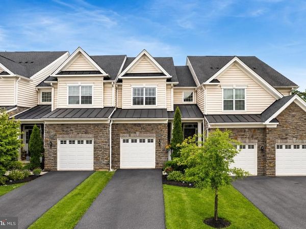 2002 JULIA DRIVE, CONSHOHOCKEN, PA 19428
