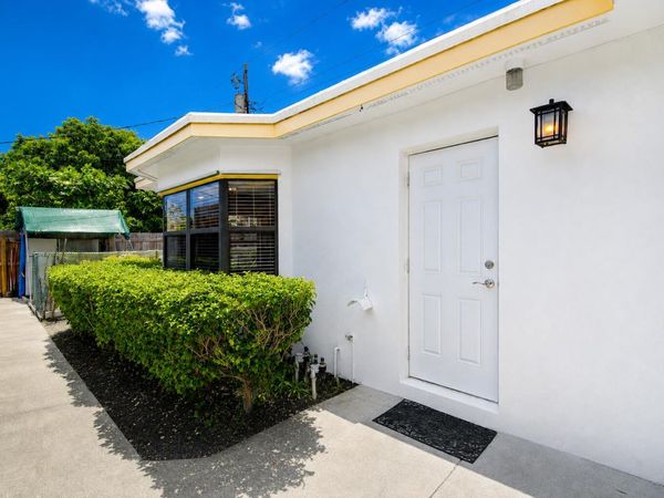 1316 DATE PALM Drive, Unit Rear, Lantana, FL 33462