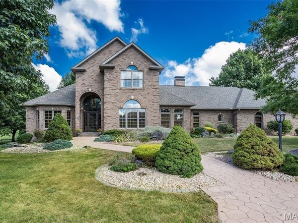1300 White Oak Trail, Godfrey, IL 62035