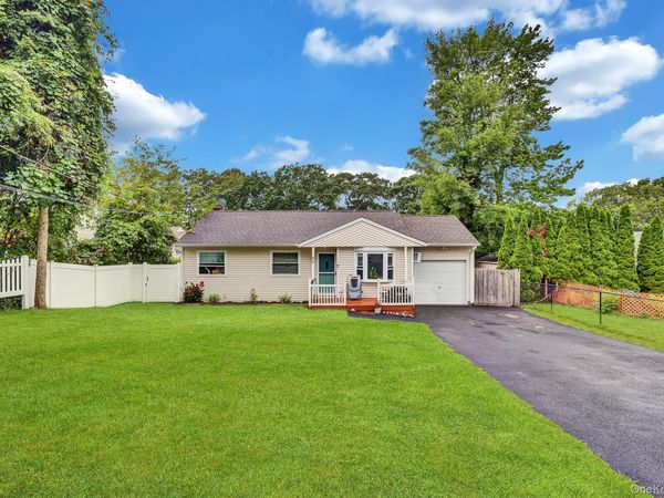 84 Palm Road, Rocky Point, NY 11778
