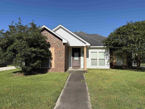 525 Daphne Dr, Gonzales, LA 70737