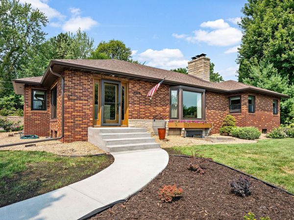 2005 Kenwood Drive W, Maplewood, MN 55117