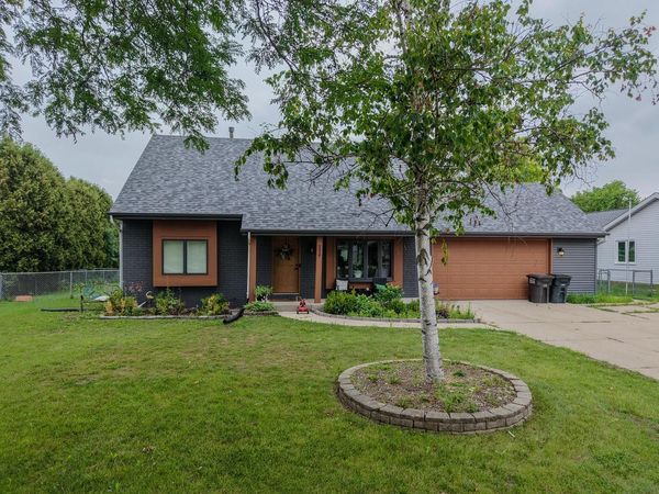 3937 W Heatheridge DRIVE, Franklin, WI 53132