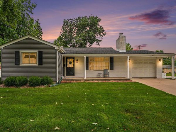 203 E Greenwood Avenue , Crown Point, IN 46307