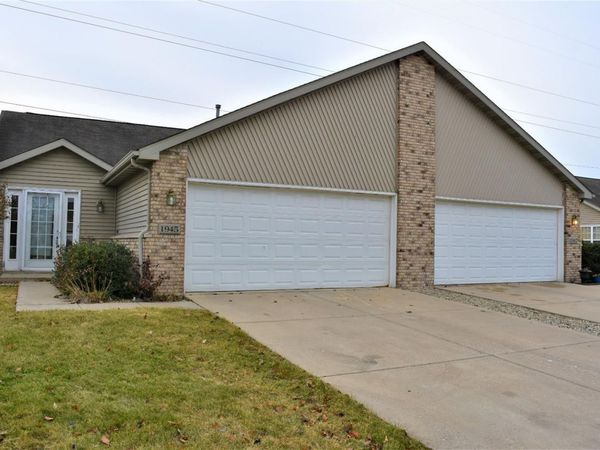1945 W 86th Lane , Merrillville, IN 46410