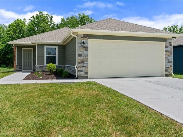 20279 W 195th Street, Spring Hill, KS 66083