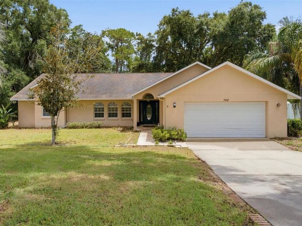 742 WOODVIEW DRIVE , TAVARES, FL 32778