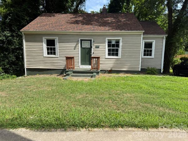 826 W Davidson Avenue , Gastonia, NC 28052