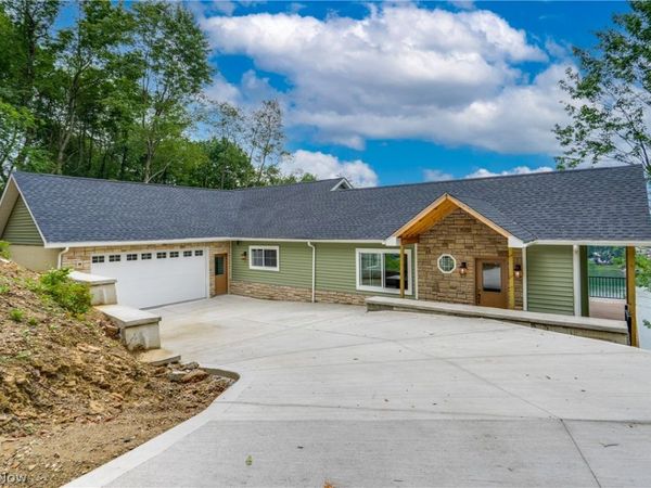 15 Huron Trail , Malvern, OH 44644