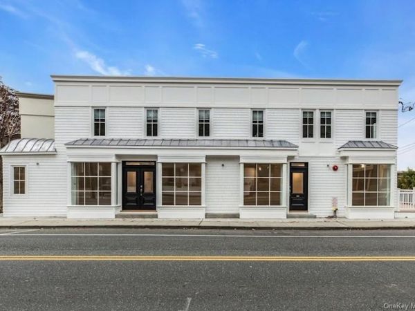 1431 Old Northern Boulevard , Unit 1, Roslyn, NY 11576