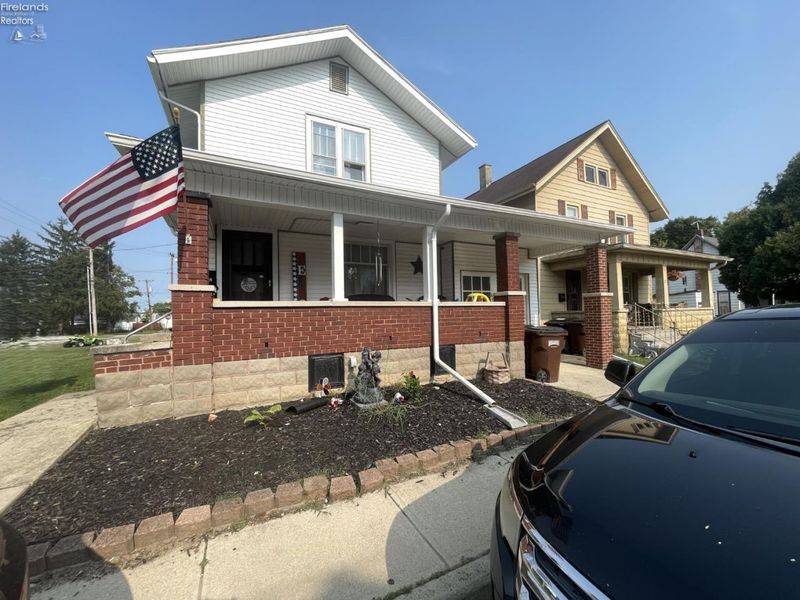 25 Maple Street, Tiffin, OH 44883 Photo 2