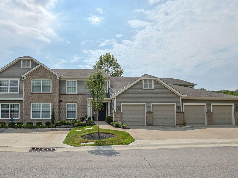 2118 Castlebar Court, Unit 104, Crescent Springs, KY 41017 Photo 1