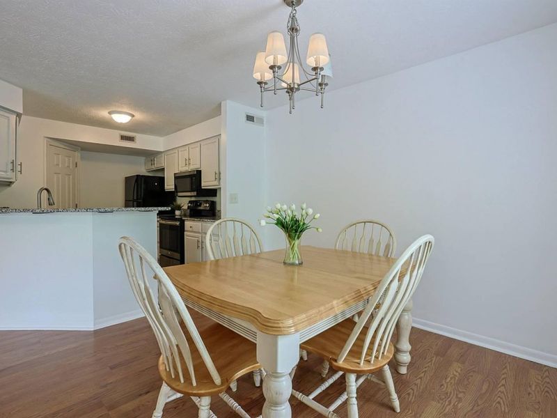 2118 Castlebar Court, Unit 104, Crescent Springs, KY 41017 Photo 11