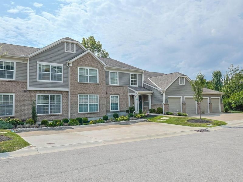 2118 Castlebar Court, Unit 104, Crescent Springs, KY 41017 Photo 2