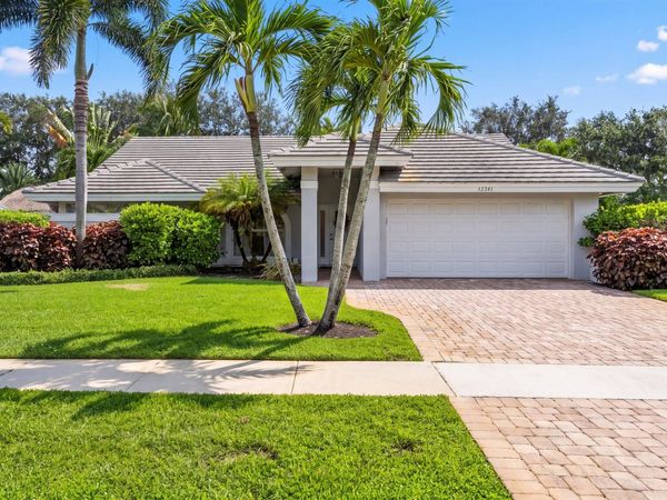 13741 Sheffield Street, Wellington, FL 33414