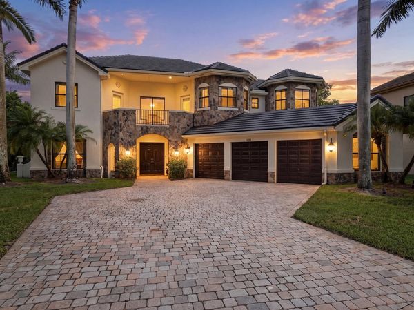 10594 Versailles Boulevard, Wellington, FL 33449