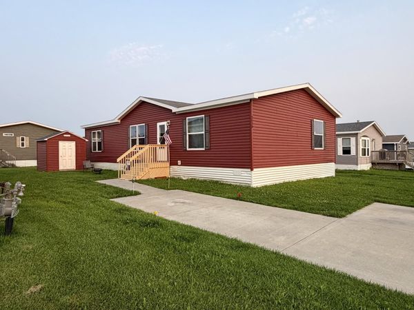2020 Peregrine Place NW, Stewartville, MN 55976