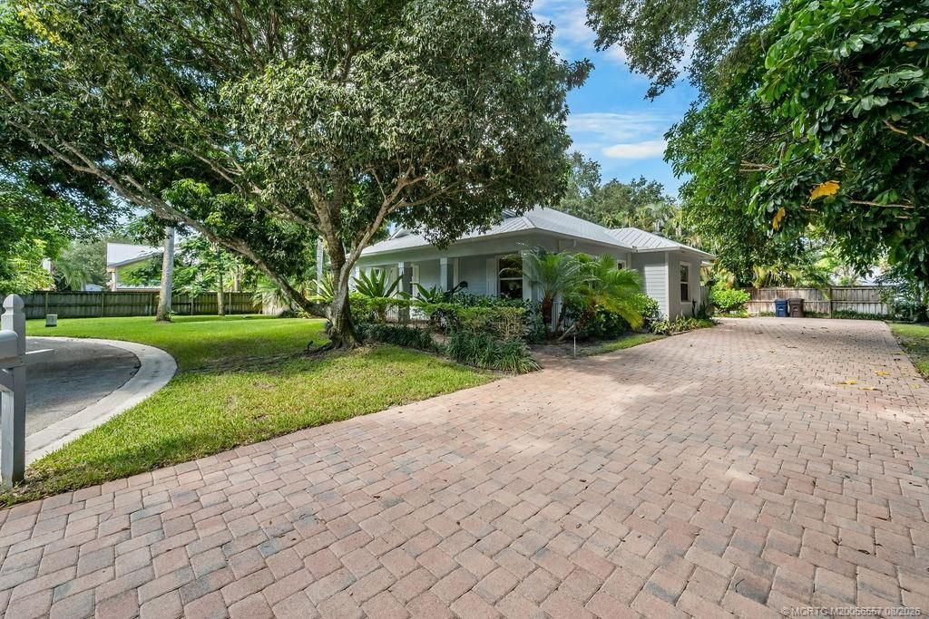 1015 SW Flora Belle Lane, Stuart, FL 34994 Photo