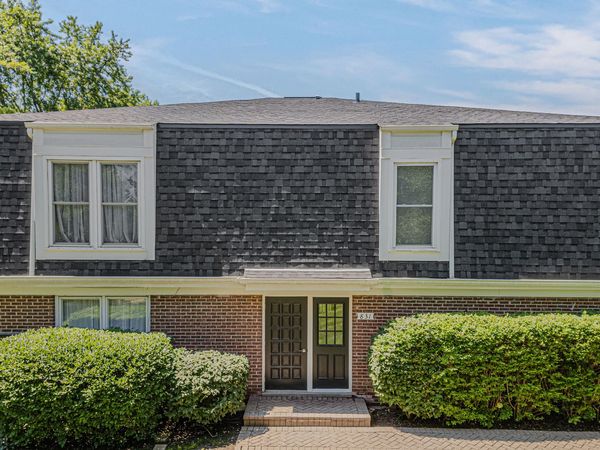 831 Garfield Avenue, Unit C, Libertyville, IL 60048