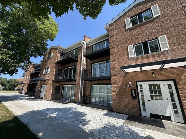 10205 Dearlove Road , Unit 202, Glenview, IL 60025