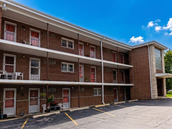 411 N Hicks Road , Palatine, IL 60067