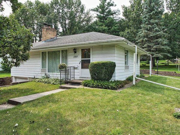 1915 Pleasant Drive, Cedar Falls, IA 50613