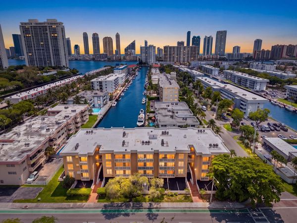 17051 NE 35TH Avenue, Unit 207, North Miami Beach, FL 33160