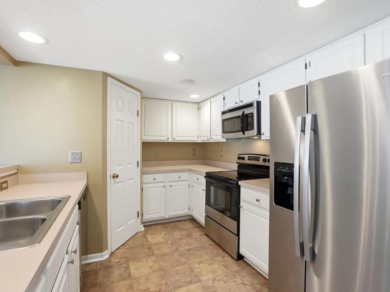 662 Lakeview Drive S, Unit 27, Grove City, OH 43123 Photo 15