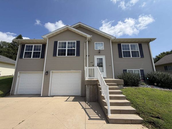 828 Patricia Ann Drive, Dubuque, IA 52003