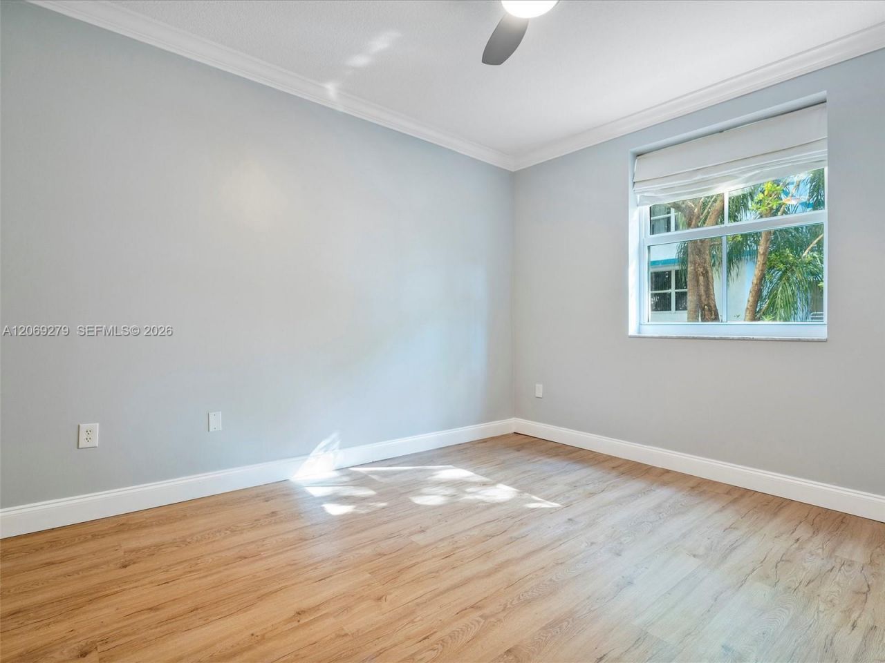 9172 Collins Ave, Unit 216, Surfside, FL 33154 Photo
