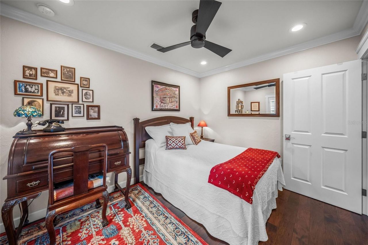 2440 Arlington Street, Sarasota, FL 34239 Photo