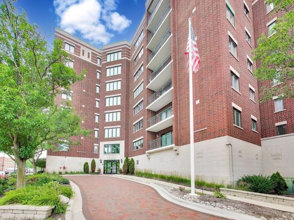 201 N Vail Avenue , Unit 307, Arlington Heights, IL 60004